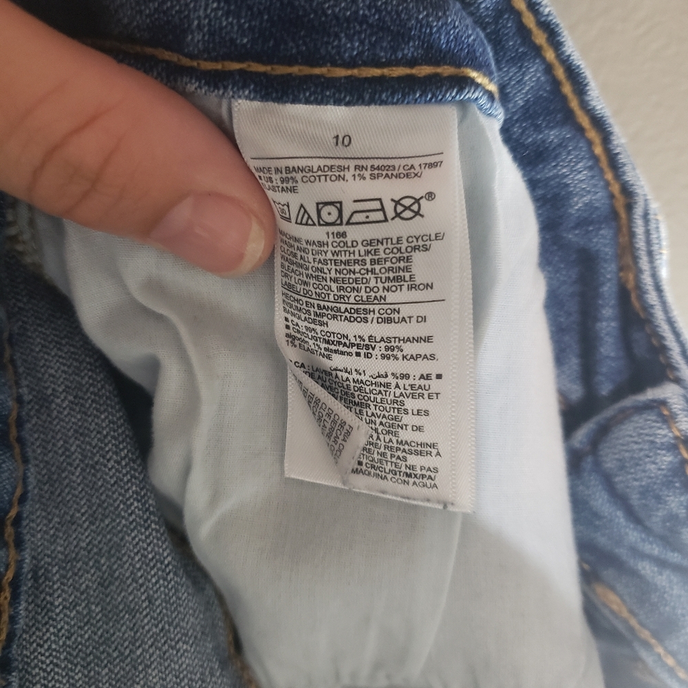 Old Navy Hi Rise Sky-Hi A-Line Mary Jo Jean Shorts Size 10 2022 Button Fly - Picture 8 of 10